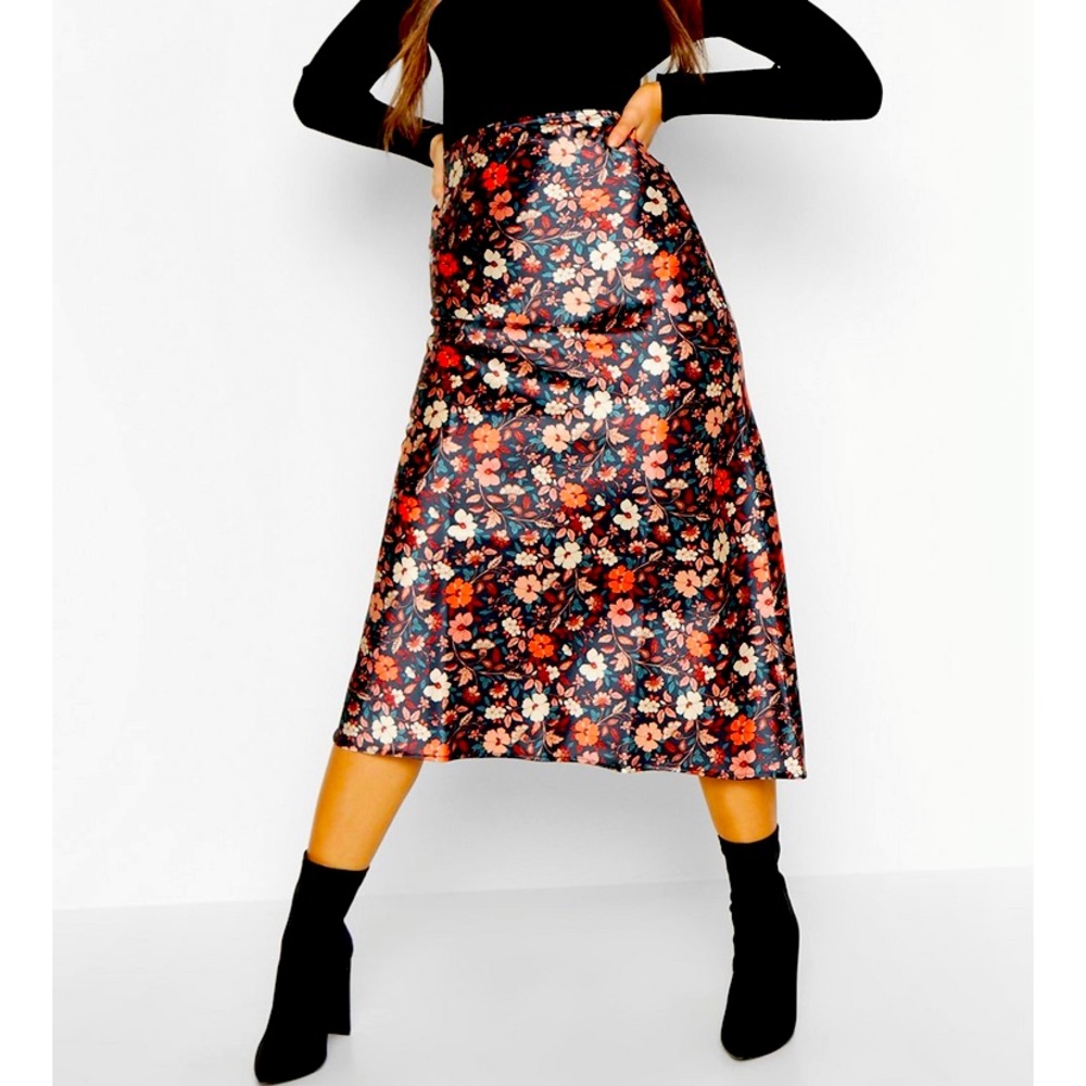 Midi floral print skirt.